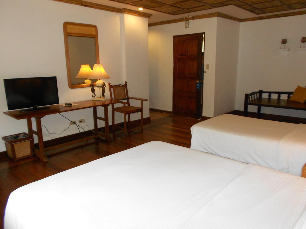 Sea Wind Resort Balabag  Room photo